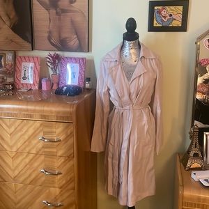 Light spring trenchcoat